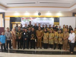 Wabup Kasmidi Bulang Lantik  FKBU Kutim