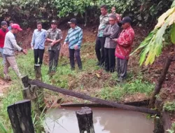 Bupati Ardiansyah Tinjau Sumur Air Bersih di RT 18 Seipapan Singa Geweh