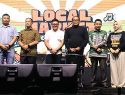 Wabup Kasmidi Bulang Membuka Local Market Sangatta untuk Mendorong Produk Lokal Anak Muda Kutai Timur