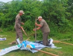 Spanduk dan Baliho Kadaluwarsa Diturunkan Satpol PP