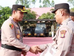 Penghargaan Gemilang Diberikan oleh Kapolres Kutim Kepada  Anggota Polres