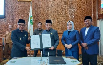 Rapat Paripurna Penandatanganan Nota Kesepakatan P-KUA dan P-PPAS Kabupaten Kutai Timur