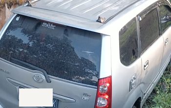 BREAKING NEWS – PNS Dinas Perkebunan Kutim Alami Kecelakaan Tunggal, Mobil Terjun ke Drainase