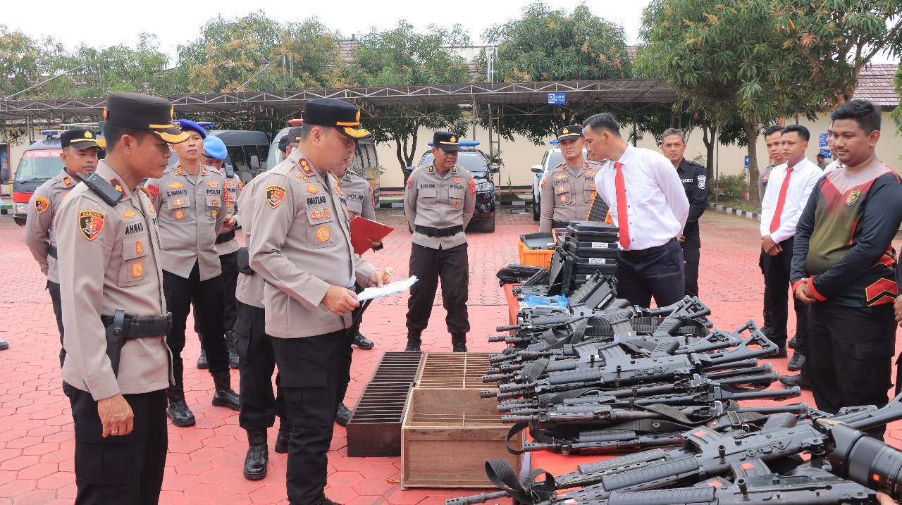 Pastikan Keamanan dan Profesionalisme, Polres Kutim Gelar Pemeriksaan Rutin Senpi Personel