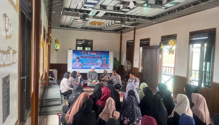 Polantas Kutim Ajak Santri Pesantren Raudatul Mujahidin Tertib Berlalu Lintas