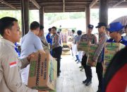 Polres Kutim Terjunkan Personel ke Muara Wahau, Salurkan Bantuan untuk Warga Terdampak Banjir